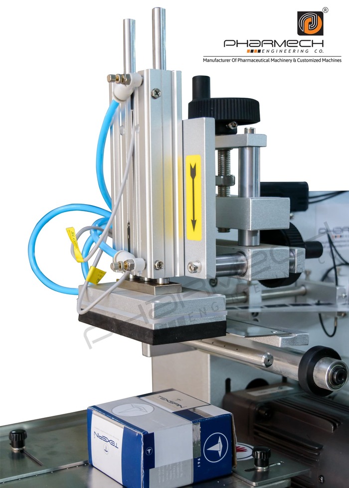 Semi Auto Top Labelling Machine3