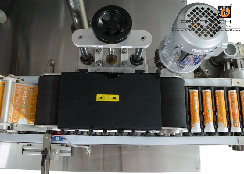 Top Labelling Vertical Type Machine3